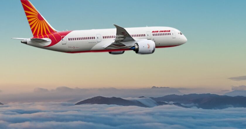 Air Fare : आसमान में उड़ना हुआ महंगा, घरेलू उड़ानों के साथ-साथ अब सात समंदर पार जाना भी हुआ महंगा