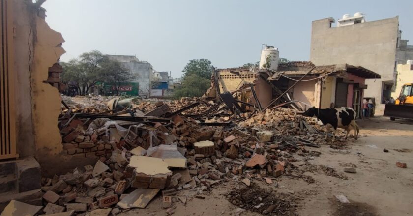 Bulldozer Action : गुरुग्राम में महा बुलडोज़र एक्शन, ‘शराब’ की डेयरी ध्वस्त, एक्शन मोड में Gurugram Police, HSVP और MCG