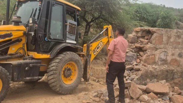 NGT Ban Ineffective: अरावली पहाड़ी का पतन जारी, अधिकारियों की मिलीभगत से अवैध निर्माण धड़ल्ले से जारी