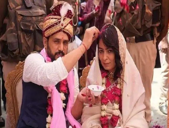 Gangster गैंगस्टर काला जठेड़ी बना बाप: लेडी डॉन अनुराधा ने दिया जुड़वा बेटियों को जन्म, फैमिली संग पहला फोटो वायरल